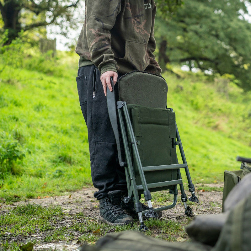 Daiwa Black Widow Adjustable Arm Chair