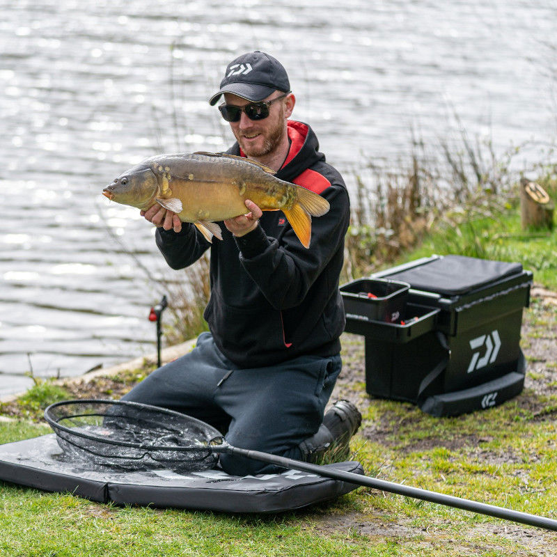 Daiwa Large D-VEC Seat Box & Cushion