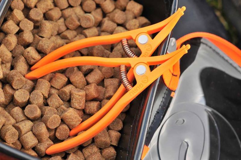 Guru Pellet Pliers